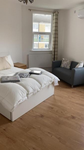 Newly refurbished flat in camberwell, london
